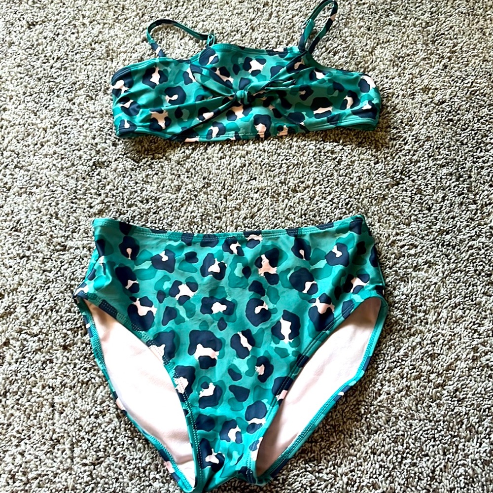 Leopard print. Extra-large in the kids brand is art class.